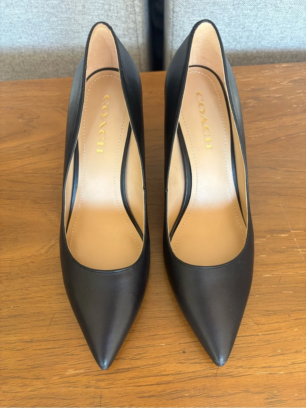 Coach Wiley Black Leather Pumps Size 9.5 Excellent Condition - Picture 2 of 6